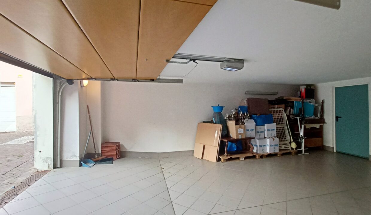 V564_7_posto auto