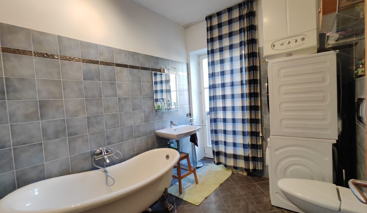 V703 Bagno 1