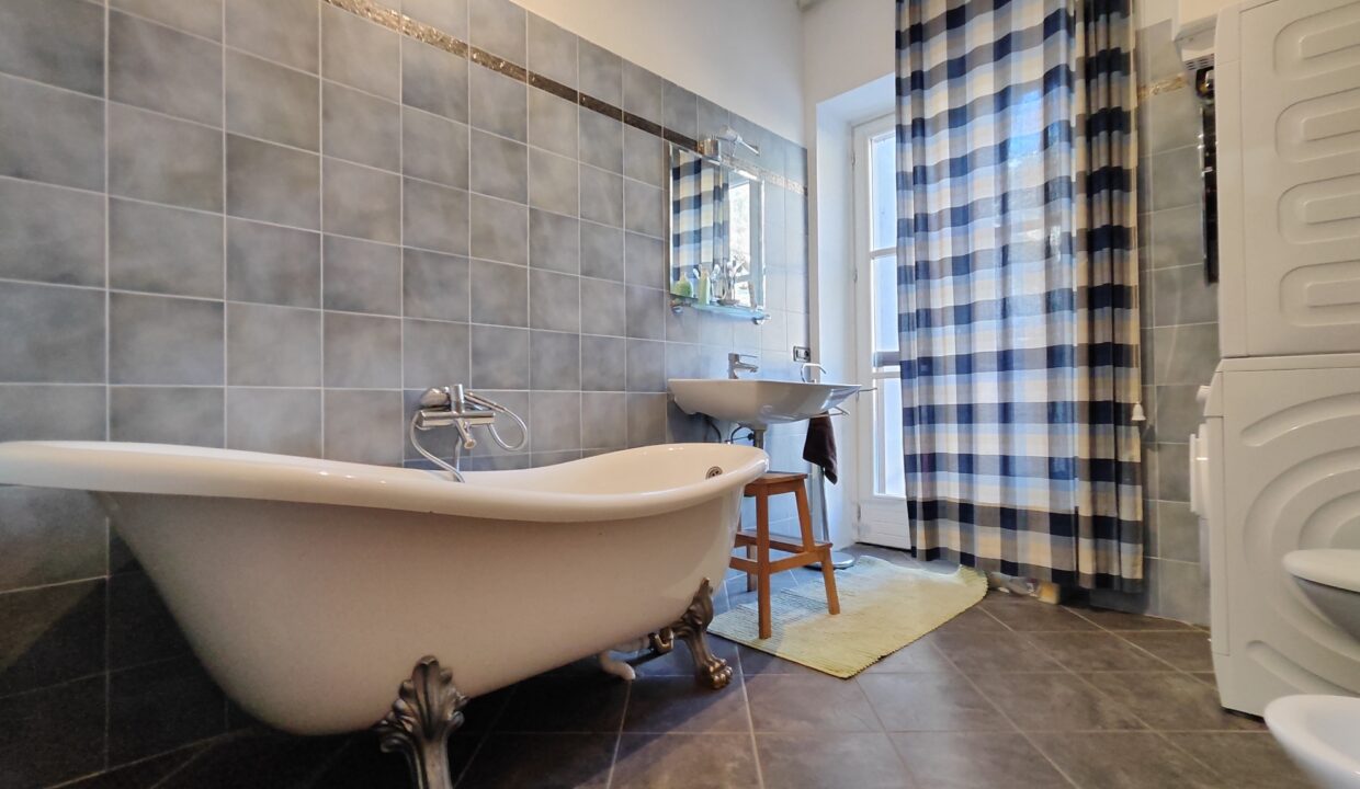V703 Bagno 3