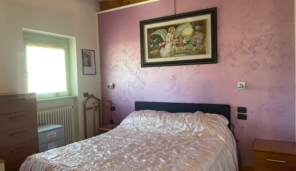 V738 camera da letto 2