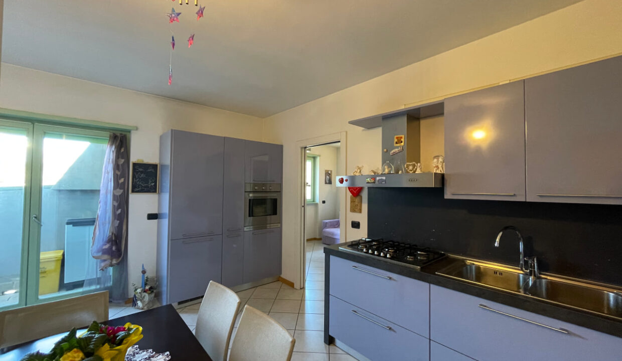 V738 cucina 1