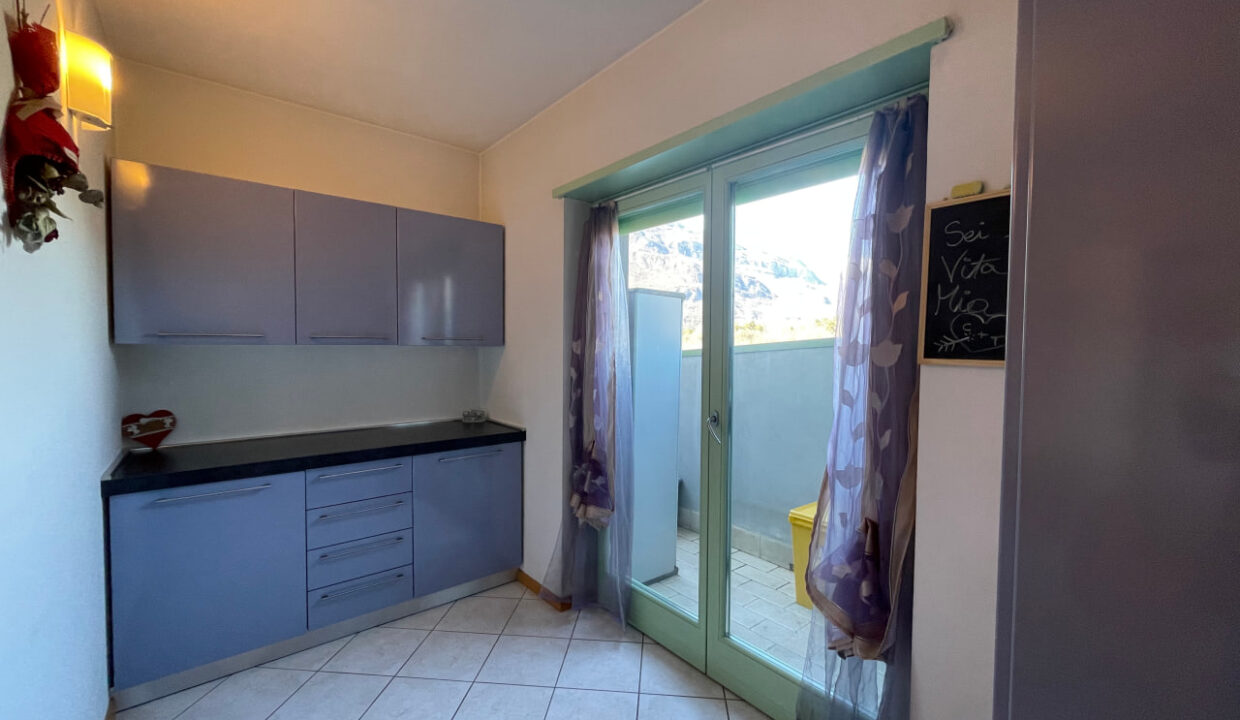 V738 cucina 3