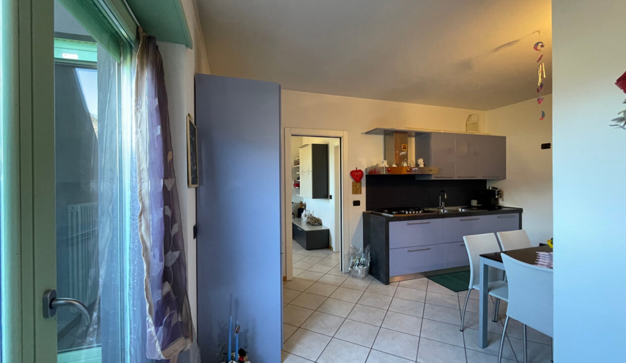 V738 cucina 4